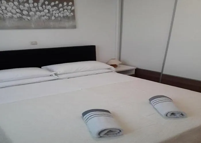 Mlikota - Two Bedroom With Terrace Zaton (Zadar)