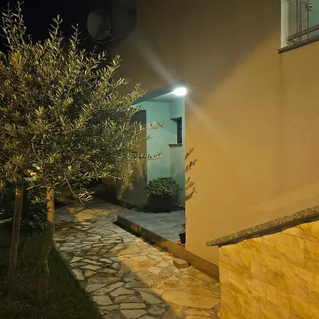 Mlikota - Two Bedroom With Terrace Appartement